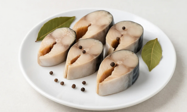 Малосольная скумбрия в пакете: идеальный способ засолки без маринада — вкуснее, чем в магазине